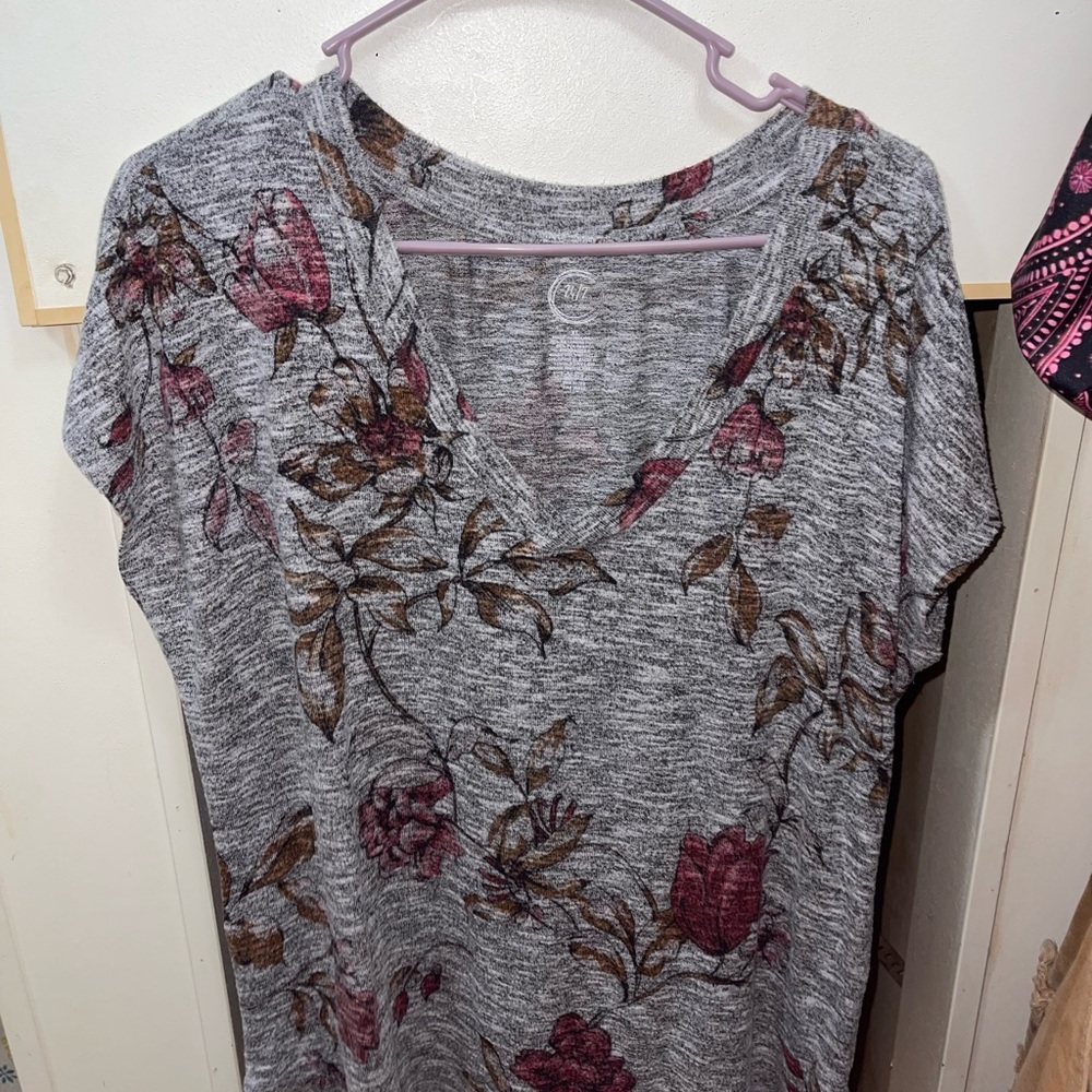 Maurices Gray Knit V-Neck Top with Pink Floral Print
